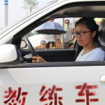 驾校上班小姐姐,传授驾驶技巧，点亮学员驾驶之路